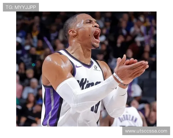 威少衣柜里塞满球衣，家里却连个挂衣服的柜子都没有