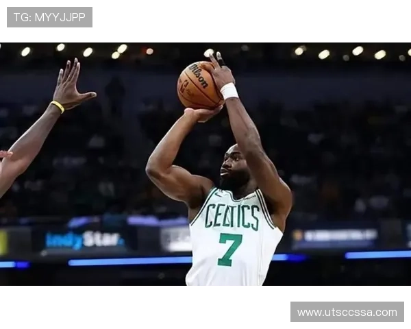 杰伦·布朗单打提升球队得分效率，对比塔图姆承接关键进攻更具杀伤力